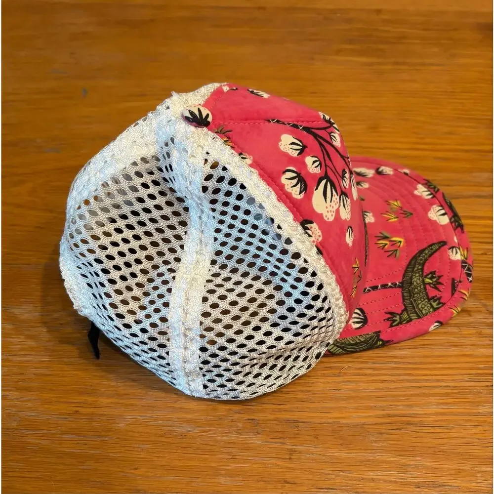 RARE! Men’s Women’s Patagonia Duckbill Trucker Hat Ultra Pink Gators Mesh Floral